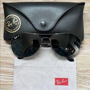 Ray-Ban Silver polarized Cockpit Sunglasses with Black Case
RB 3362- Cockpit